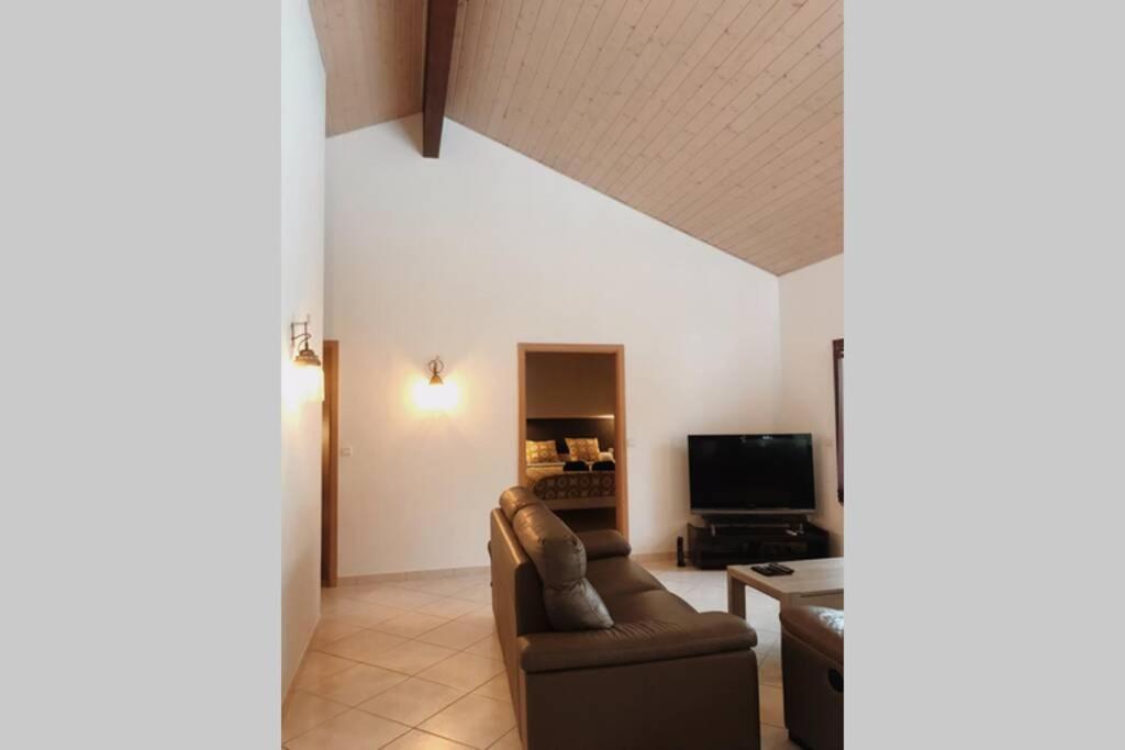 Maison entière au pied du plateau du retord 2 chambres SDB - Vouvray Ochiaz Extérieur photo